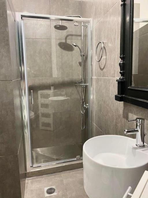 3-Bedroom Central, Spacious And Bright Apartment. Heraklion  Екстер'єр фото